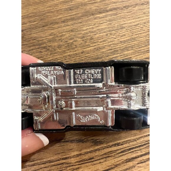 Hot Wheels 47 Chevy Fleetline Die-Cast Car Black/Chrome - Picture 6 of 6